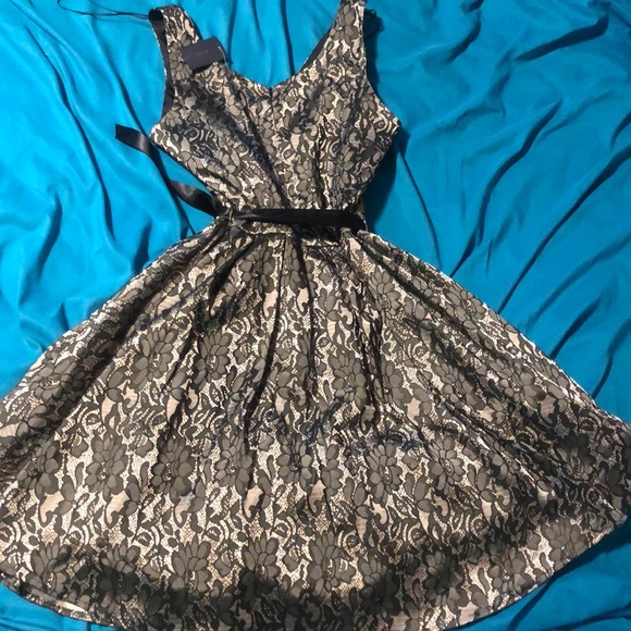 Suzy Shier lace dress - Picture 3 of 3